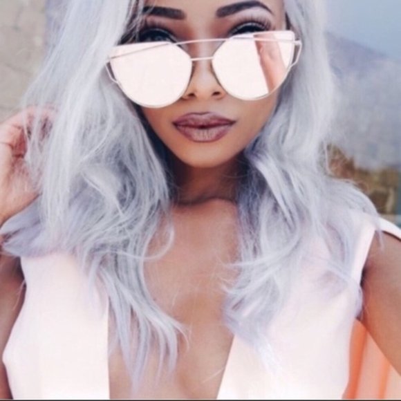 Rose Gold Mirrored Sunglasses. - Picture 9 of 11